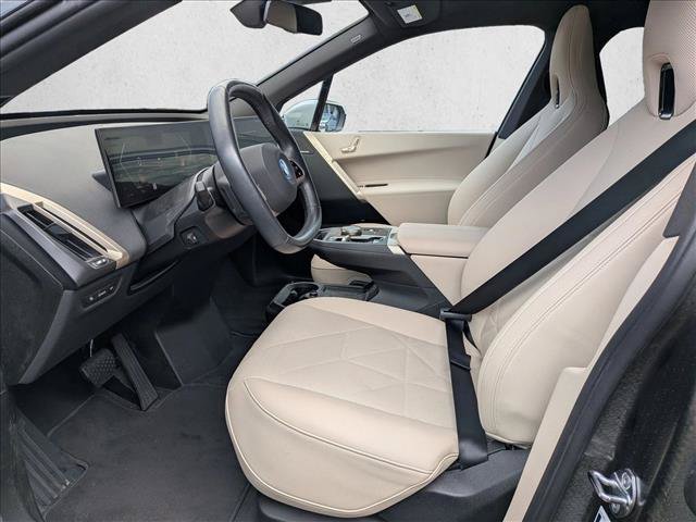 Used 2024 BMW iX xDrive50 w/ Sport Package AWD/4WD image 18