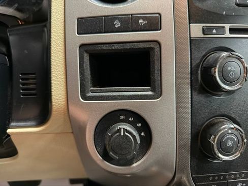 Used 2016 Ford Expedition XLT AWD/4WD image 38