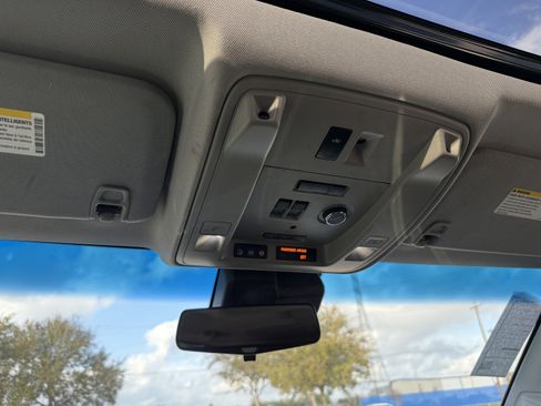 Used 2017 Cadillac Escalade Premium Luxury image 33