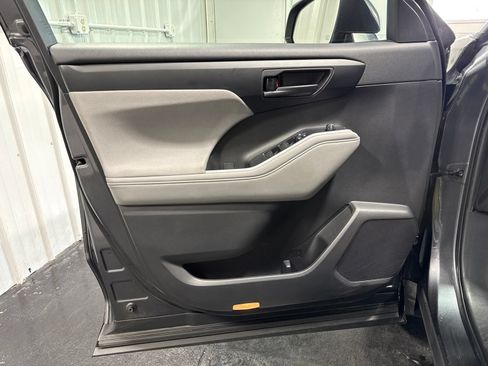 Used 2020 Toyota Highlander L AWD/4WD image 22