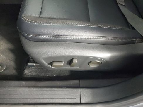 Used 2025 Chevrolet Equinox EV LT FWD image 28