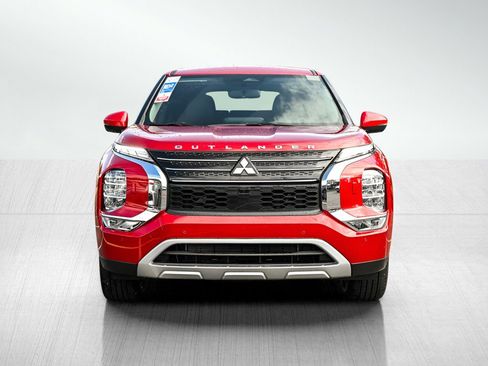 New 2025 Mitsubishi Outlander SE image 2