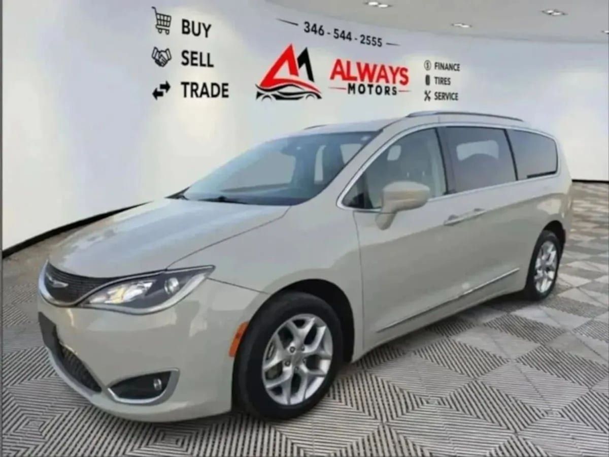 Used 2020 Chrysler Pacifica Touring-L Plus w/ Tire & Wheel Group FWD image 18