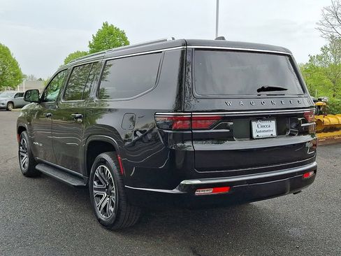 Used 2024 Jeep Wagoneer L Series II w/ Flexible Seating Group AWD/4WD image 7