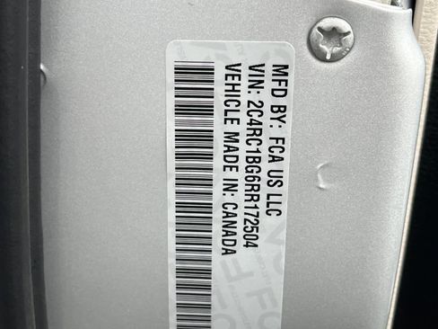 Used 2024 Chrysler Pacifica Touring-L image 31