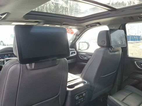 Used 2022 Chevrolet Suburban RST w/ Luxury Package image 12