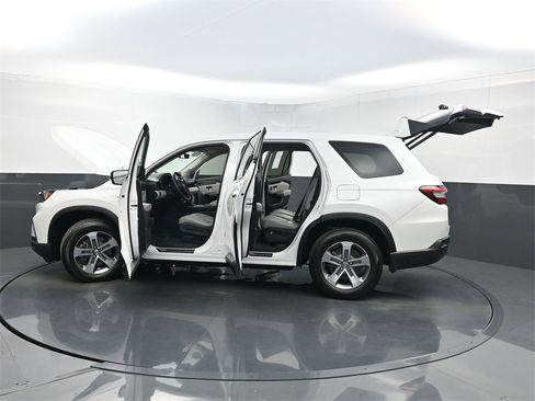 Used 2024 Honda Pilot EX-L image 37