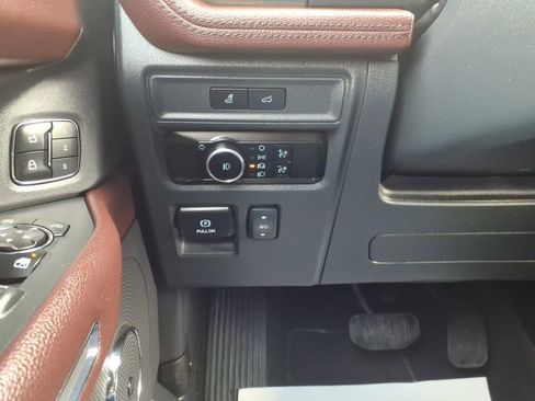 Used 2024 Ford Expedition Limited image 15