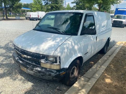 Used 2000 Chevrolet Astro RWD image 1