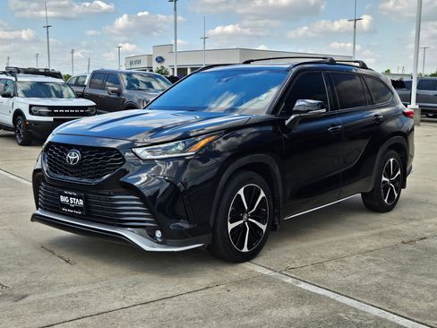 Used 2021 Toyota Highlander XSE FWD image 8