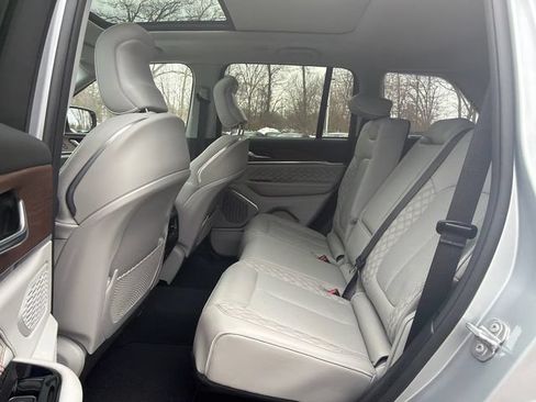 Used 2023 Jeep Grand Cherokee Summit AWD/4WD image 18