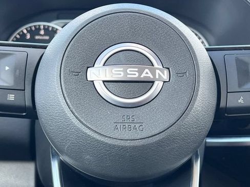 Used 2025 Nissan Pathfinder SL FWD image 5