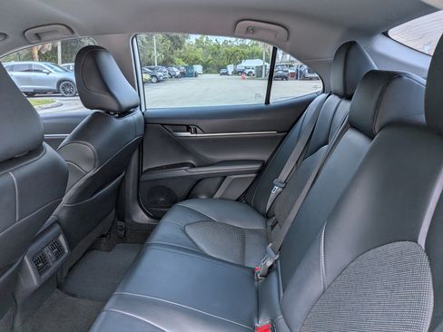 Used 2022 Toyota Camry XLE FWD image 11