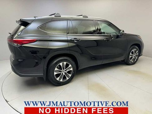 Used 2021 Toyota Highlander XLE image 5