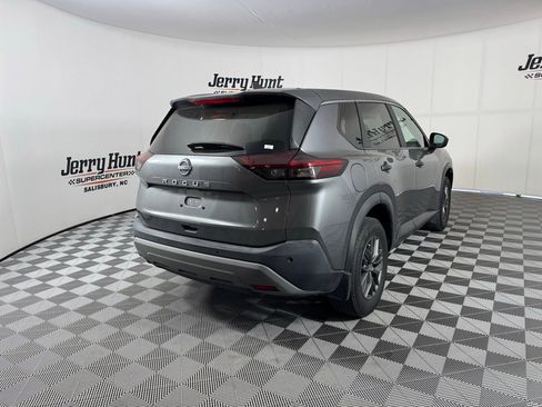 Used 2023 Nissan Rogue S image 8