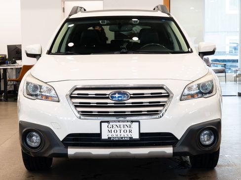 Used 2016 Subaru Outback 2.5i Limited AWD/4WD image 2