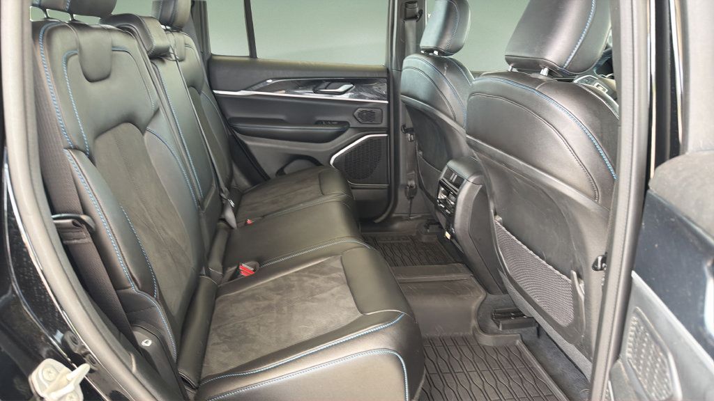 Used 2022 Jeep Grand Cherokee Trailhawk AWD/4WD image 19
