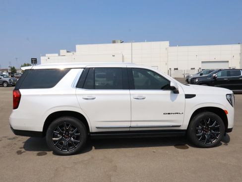 Used 2024 GMC Yukon Denali Ultimate AWD/4WD image 8