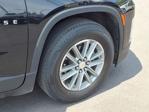 Used 2023 Chevrolet Traverse LT FWD image 27