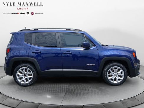 Used 2018 Jeep Renegade Latitude FWD image 17