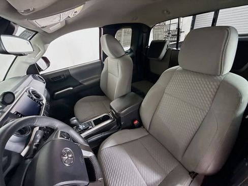Used 2022 Toyota Tacoma SR5 image 5