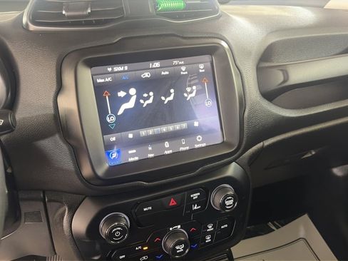 Used 2023 Jeep Renegade Latitude AWD/4WD image 17