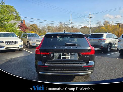 Used 2025 Volvo V60 B5 Cross Country Ultra w/ Protection Package Premier image 7