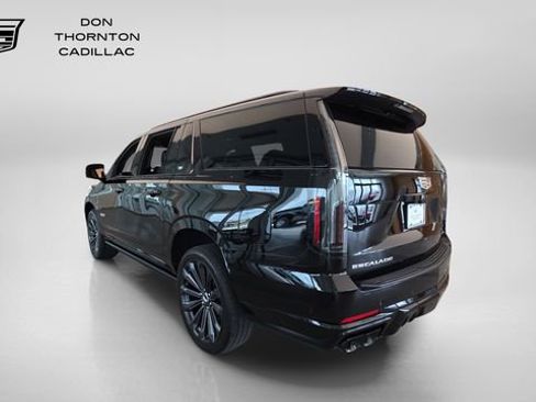 Used 2026 Cadillac Escalade ESV V AWD/4WD image 3