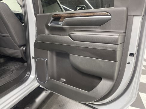 Used 2024 GMC Sierra 2500 SLE w/ SLE Value Package; image 18