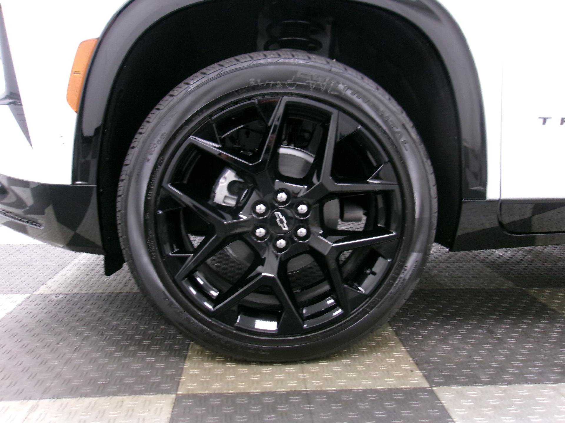 New 2026 Chevrolet Traverse RS w/ LPO, Floor Liner Package AWD/4WD image 18