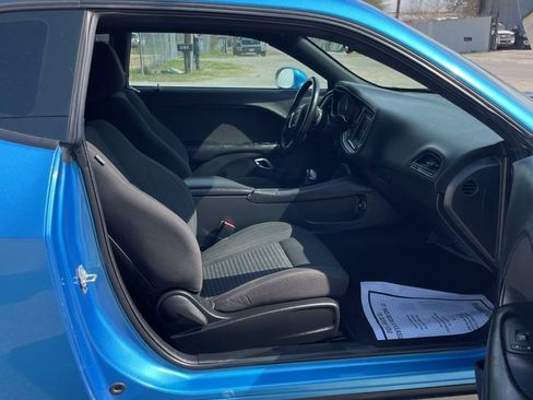 Used 2019 Dodge Challenger SXT w/ Driver Convenience Group image 6