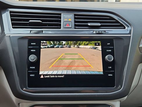 Used 2022 Volkswagen Tiguan SE R-Line FWD image 17