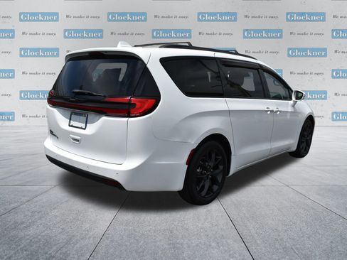 Used 2021 Chrysler Pacifica Touring-L w/ S Appearance Package FWD image 6