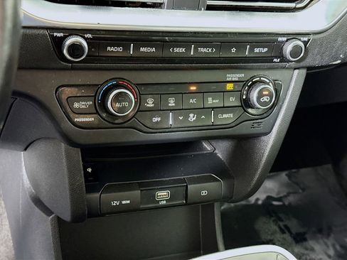 Used 2022 Kia Niro EX w/ Cold Weather Package FWD image 8