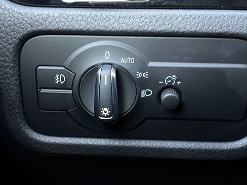 Used 2017 Volkswagen Touareg V6 image 32