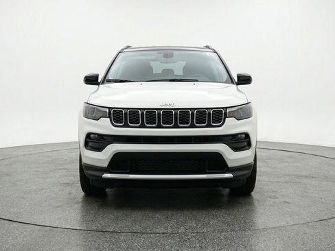 Used 2025 Jeep Compass Limited AWD/4WD image 2