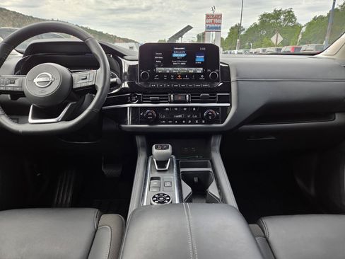 Used 2025 Nissan Pathfinder SL w/ SL Premium Package AWD/4WD image 15