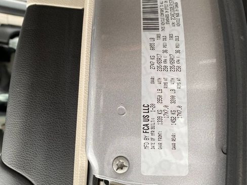 Used 2020 Chrysler Voyager Lxi image 18