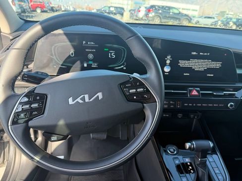 Certified 2023 Kia Niro EX image 14