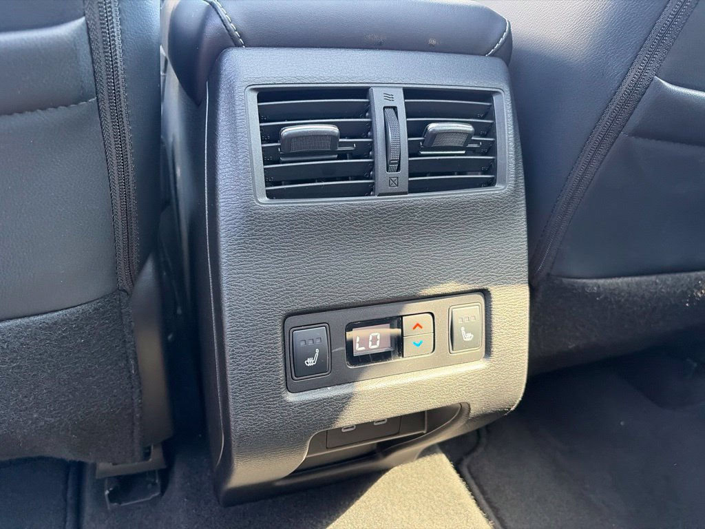 Used 2025 Mitsubishi Outlander AWD image 4