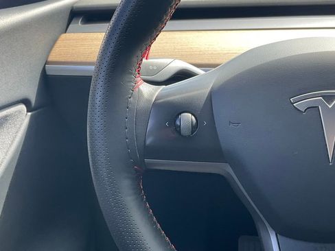 Used 2021 Tesla Model Y Long Range image 39