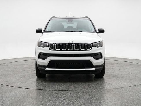 Used 2025 Jeep Compass Limited AWD/4WD image 2