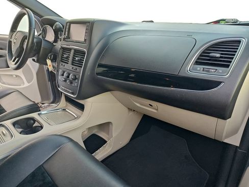 Used 2018 Dodge Grand Caravan SXT FWD image 15