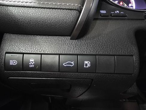 Used 2018 Toyota Camry SE image 18