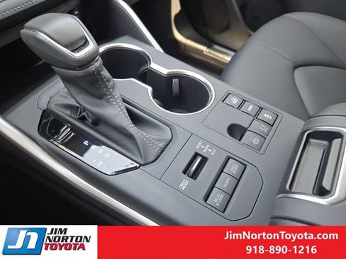 Used 2026 Toyota Highlander XLE AWD/4WD image 22