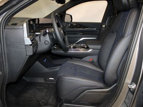 New 2026 Cadillac Escalade IQ Sport 1 w/ LPO, ONYX Package AWD/4WD image 5