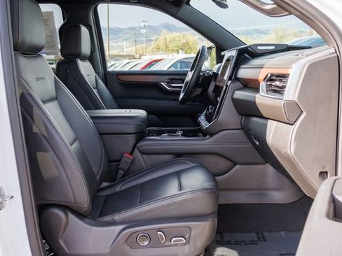 Used 2025 GMC Yukon XL Denali AWD/4WD image 7