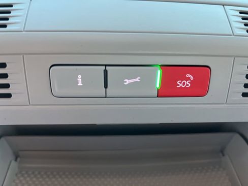 Used 2021 Volkswagen Jetta SEL Premium image 40