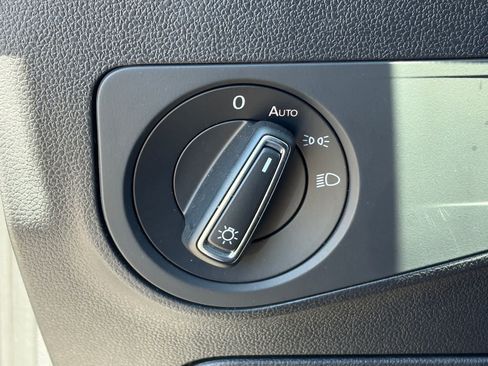 Used 2019 Volkswagen Tiguan SE FWD image 7