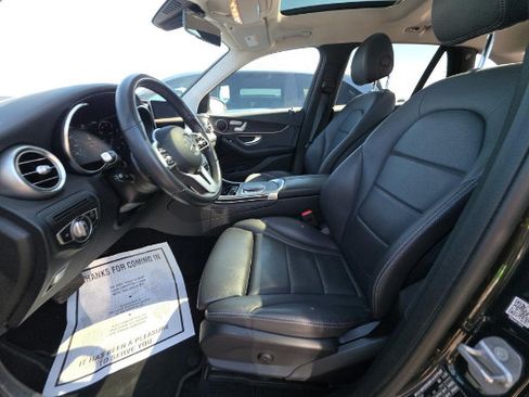 Used 2021 Mercedes-Benz GLC 300 4MATIC w/ Premium Package image 6